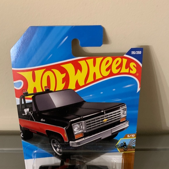 Mattel Hot Wheels ‘75 Chevy Blazer Toy Truck - Black & Red  HW Dirt NEW 115/250 - Picture 2 of 8